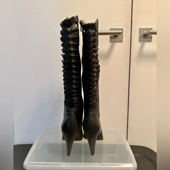 Frye: Mikaela Twisted Tall Mid Cal Black Full Zip Boot | Size 7 - Picture 5 of 6